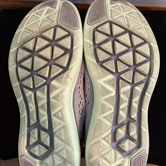 Nike gym shoe - Picture 3 of 4